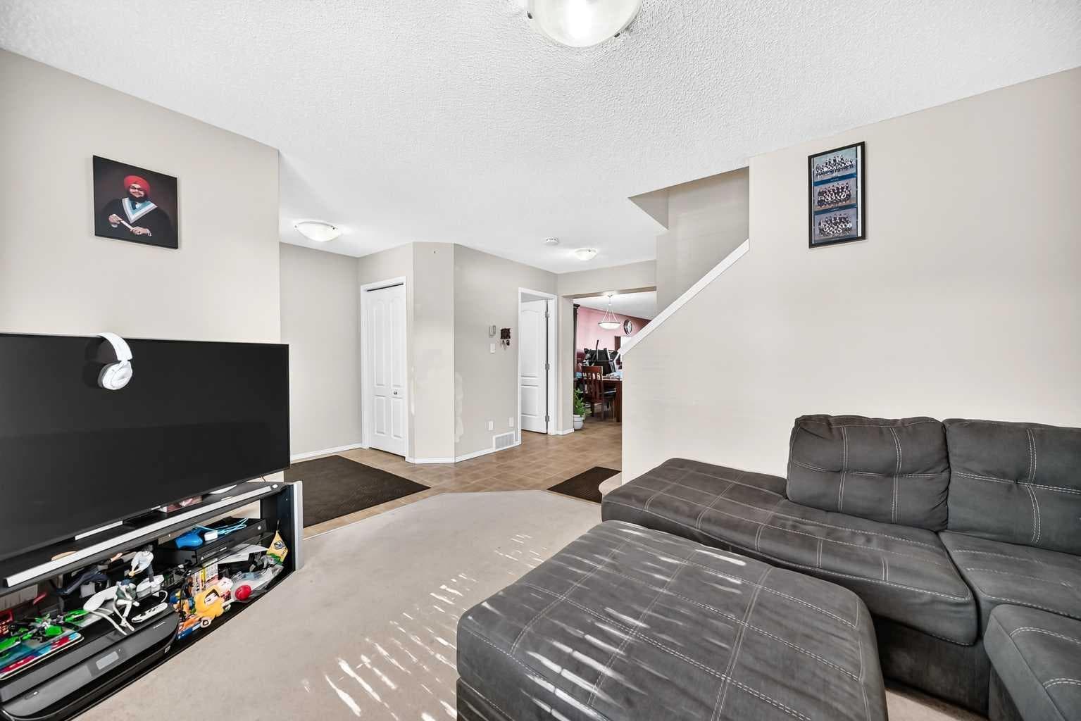 18 Taralake Gardens NE — photo 4