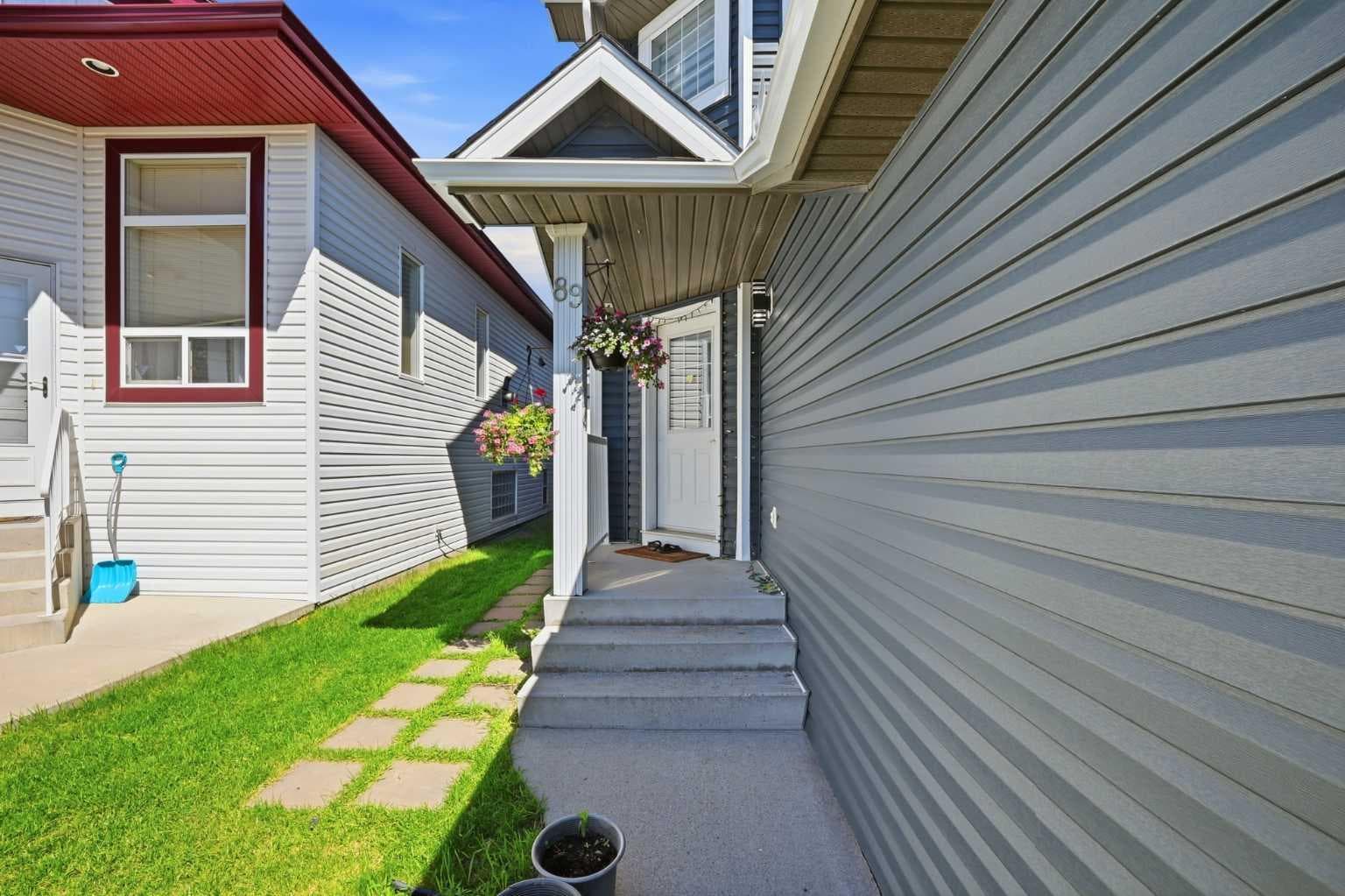 89 Saddlehorn Close NE — photo 2