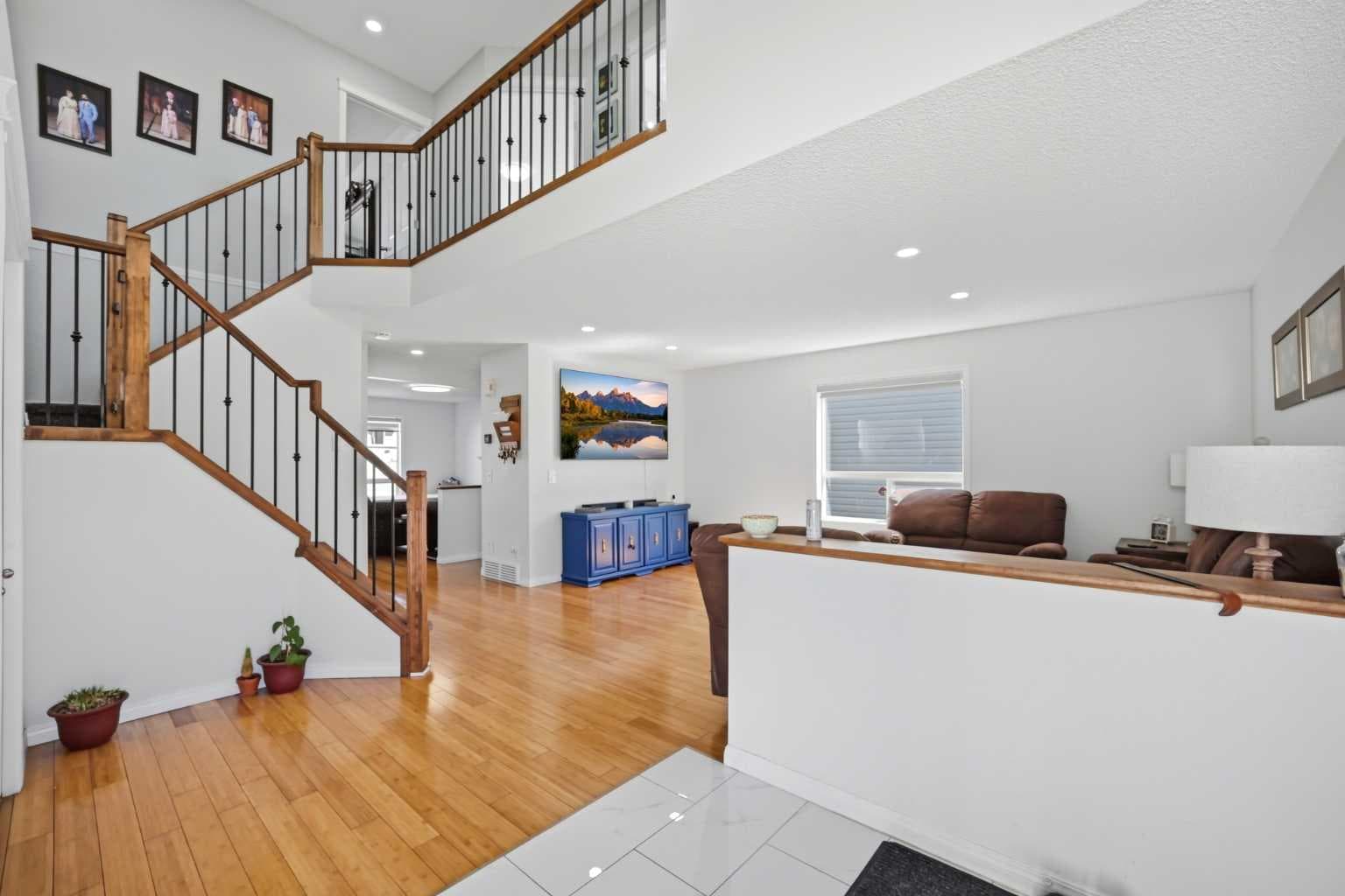 89 Saddlehorn Close NE — photo 4