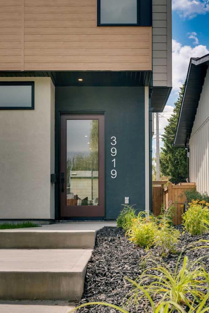 3919 23 Avenue SW — photo 2