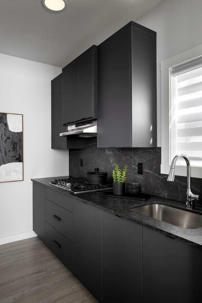 259 Corner Glen Gardens NE — photo 3