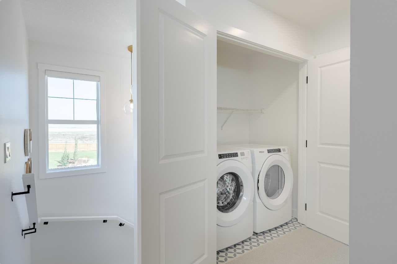 461 Rosemary Gardens SE — photo 2