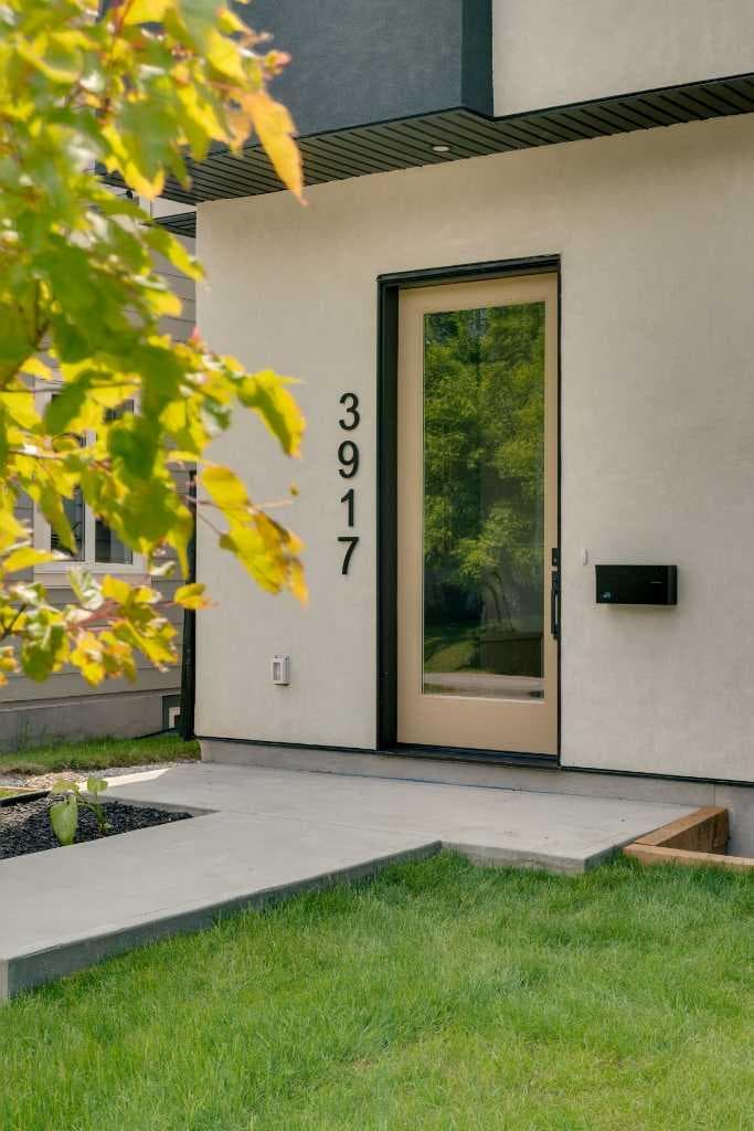 3917 23 Avenue SW — photo 3