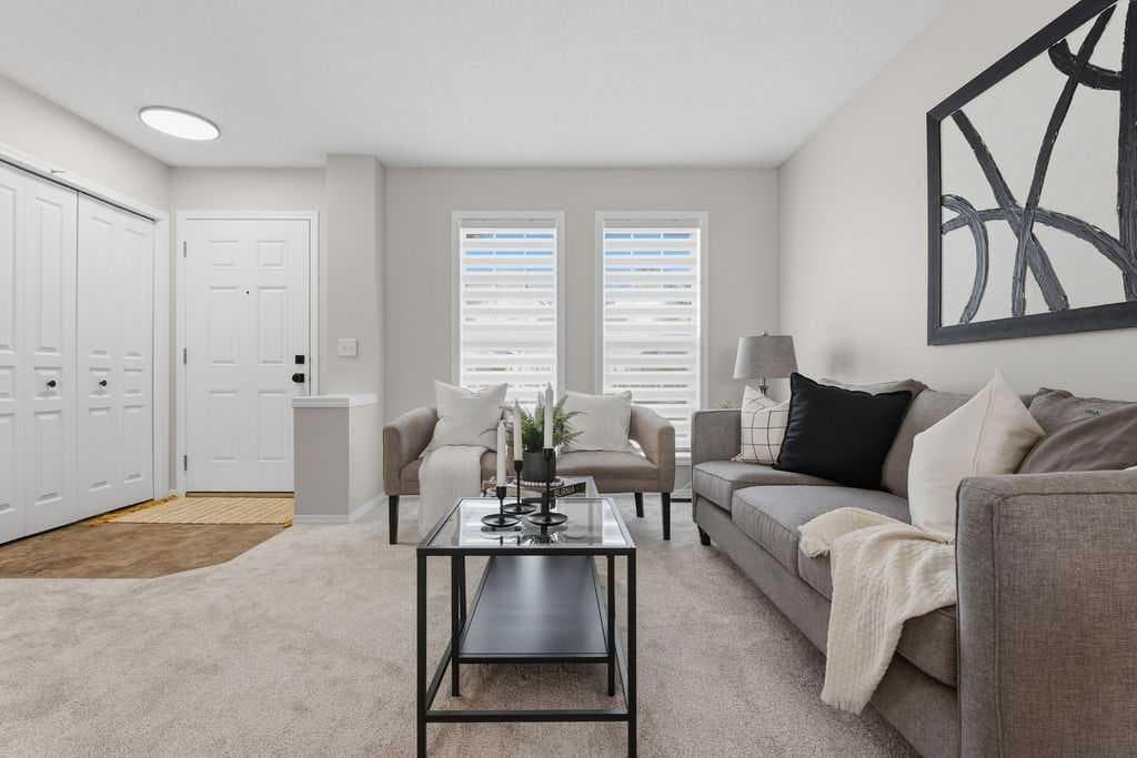 115 Elgin Meadows View SE — photo 3
