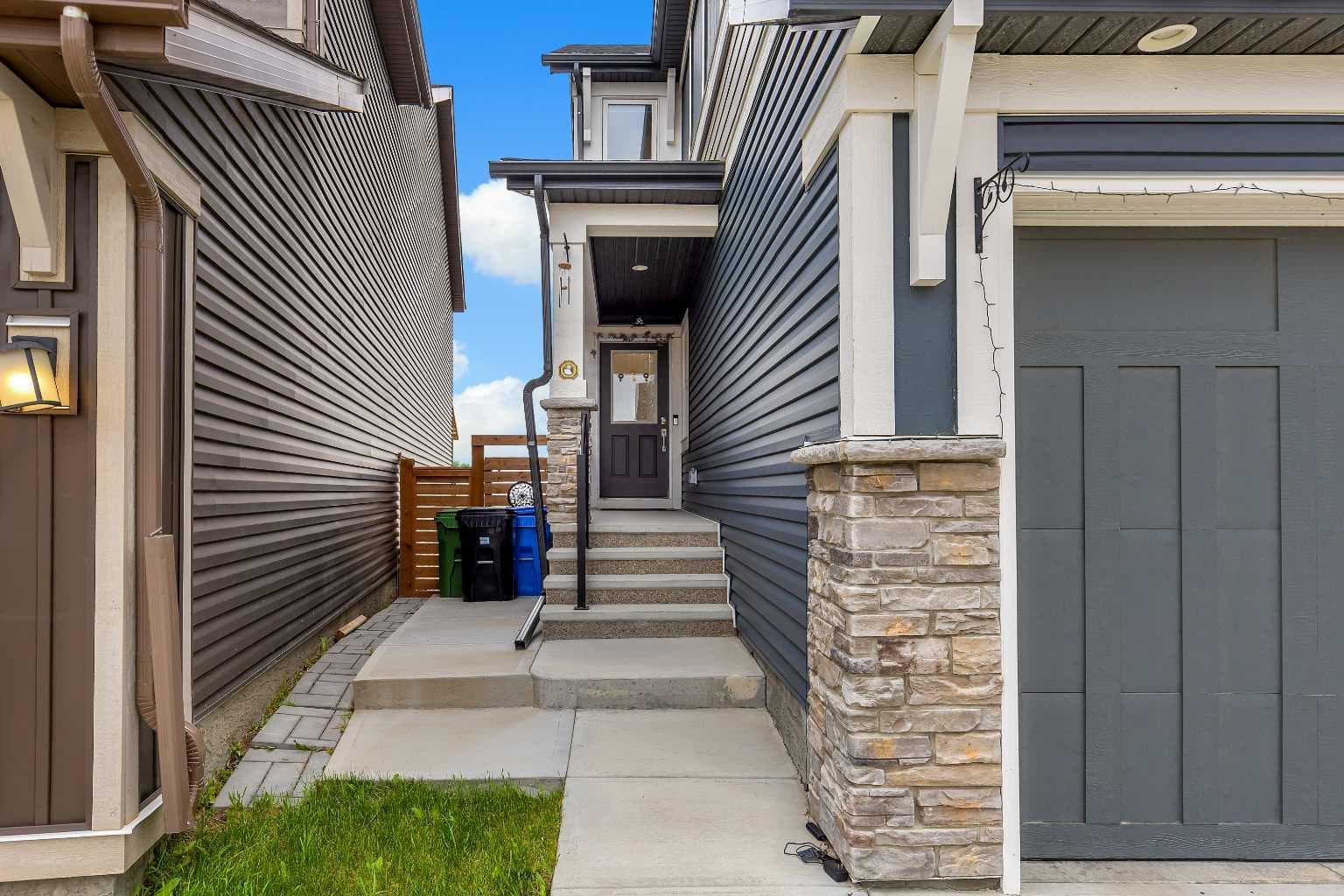 176 Howse Crescent NE — photo 3