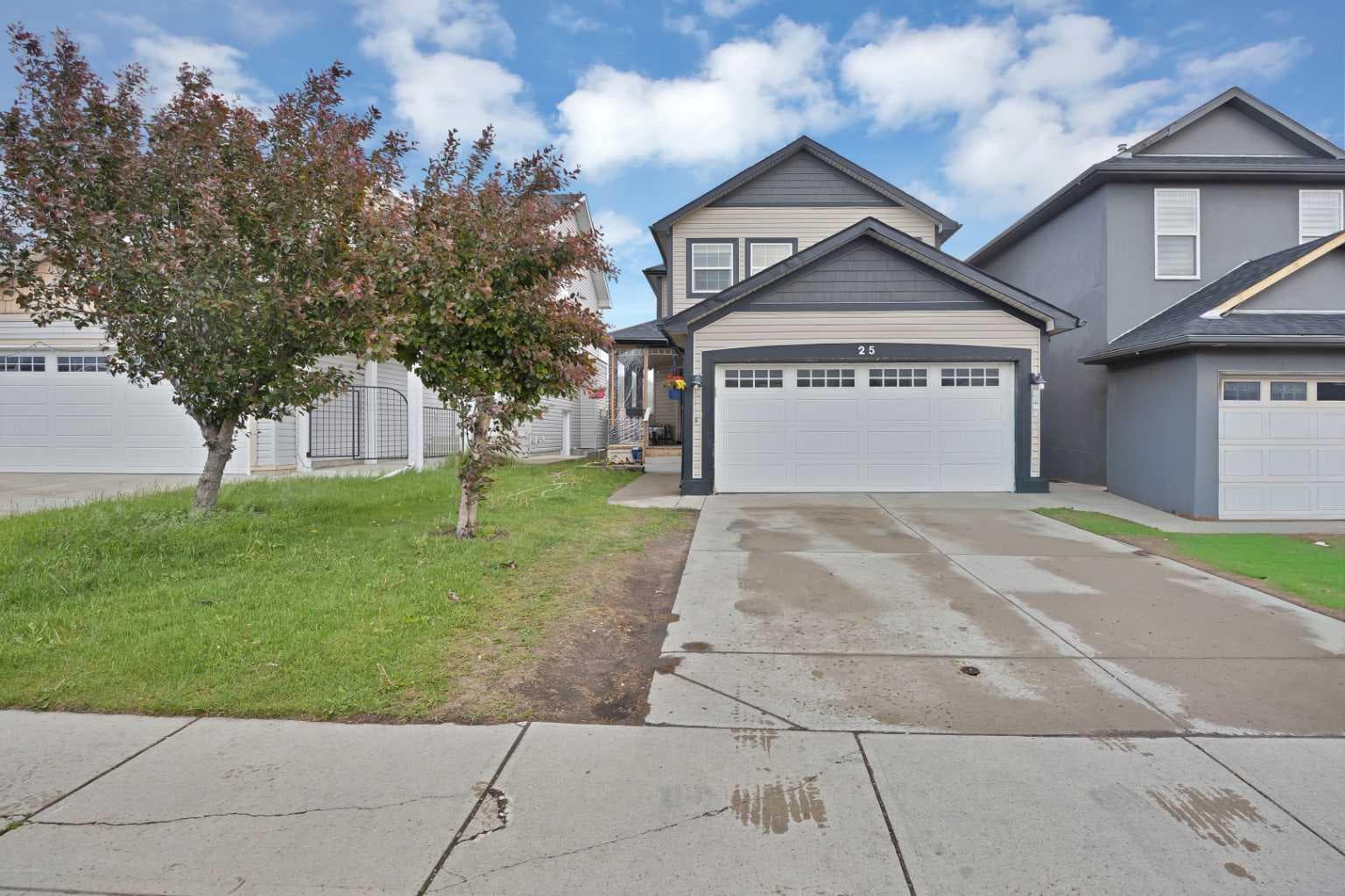 25 Martha's Meadow Place NE — photo 1
