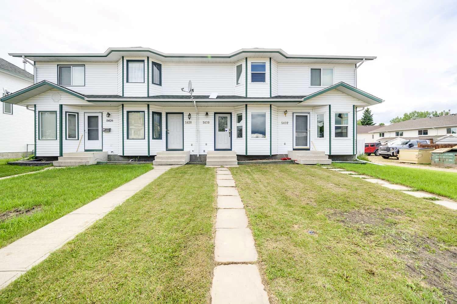 Row/Townhouse in Downtown Lacombe