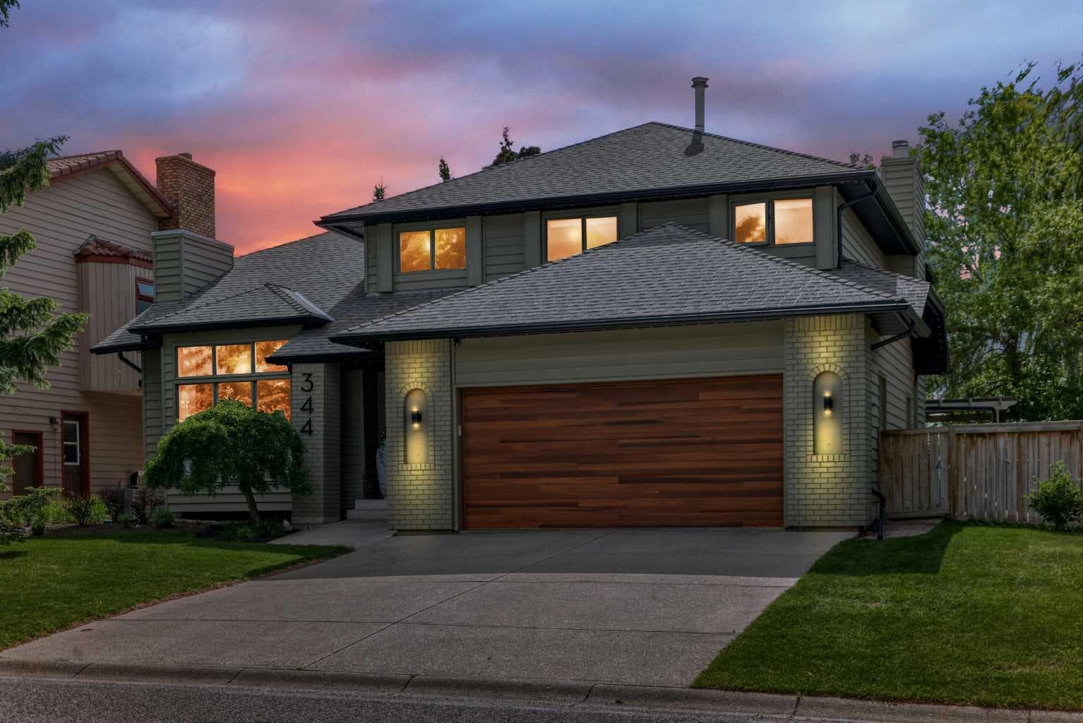 344 Canterville Drive SW — photo 3