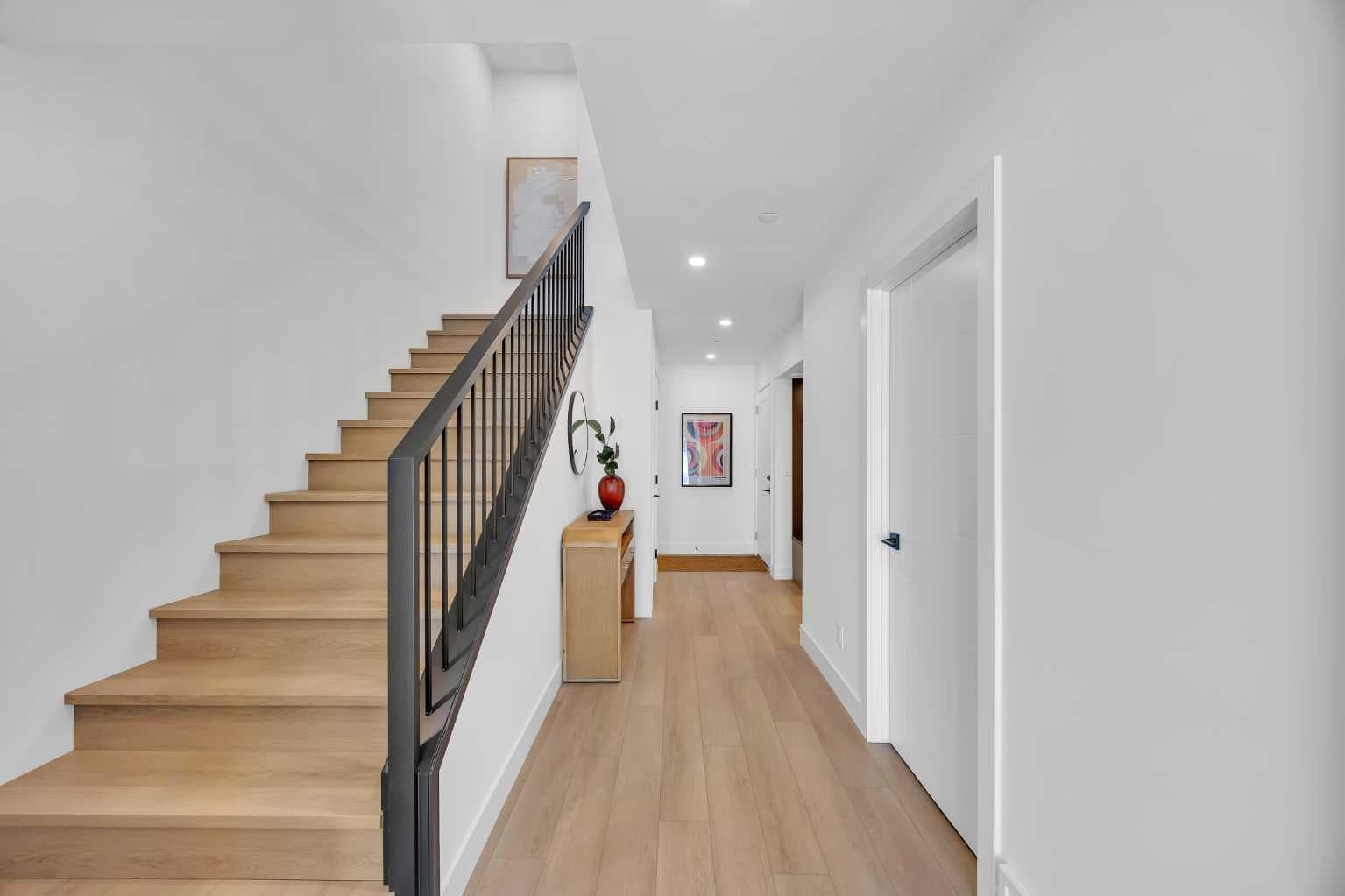 133 Greenwich Common NW — photo 3