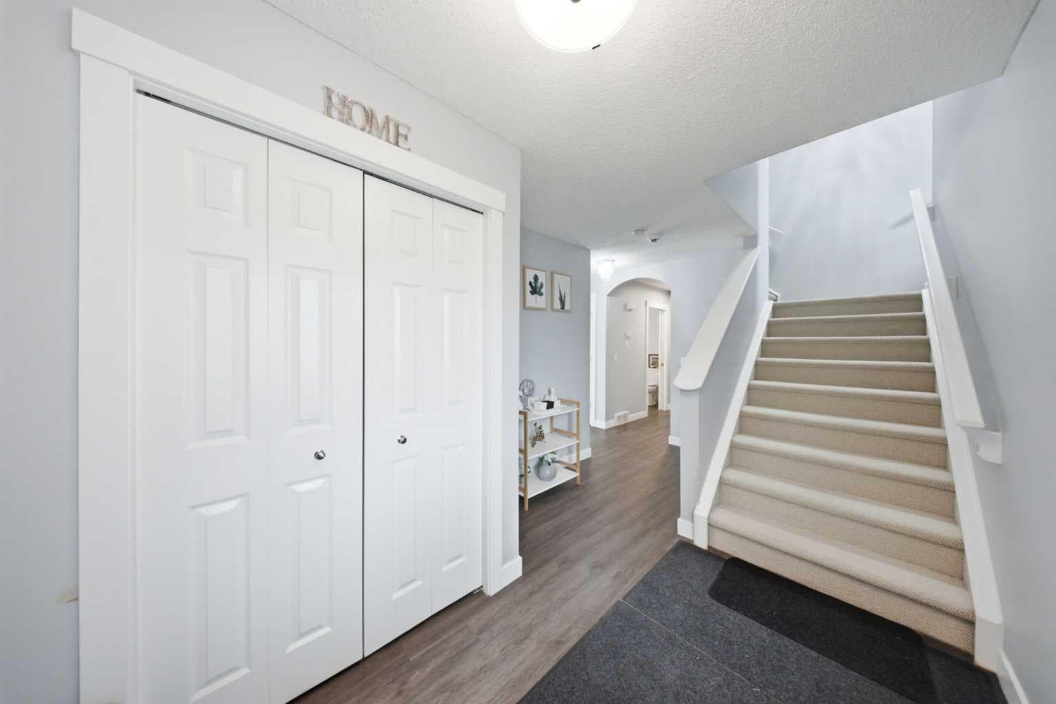 19 MARTHA'S MEADOW Close — photo 4