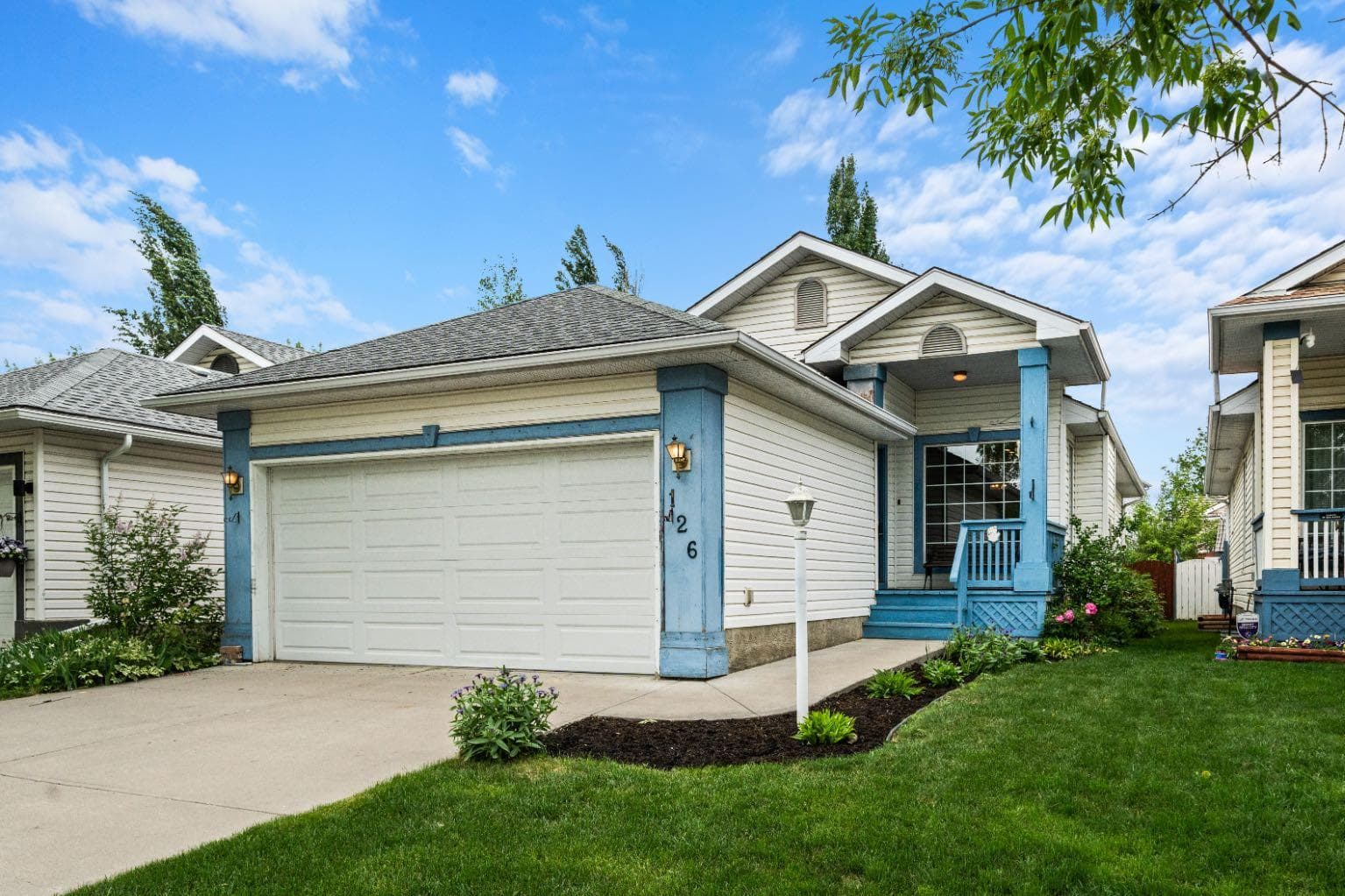 126 Douglas Glen Close SE — photo 1