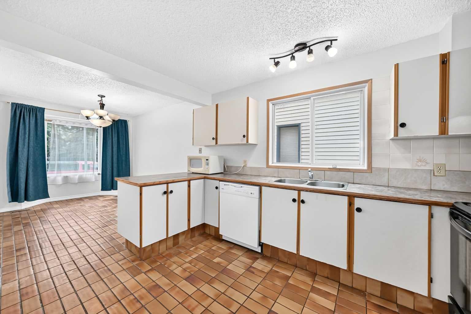 454 20 Avenue NW — photo 5