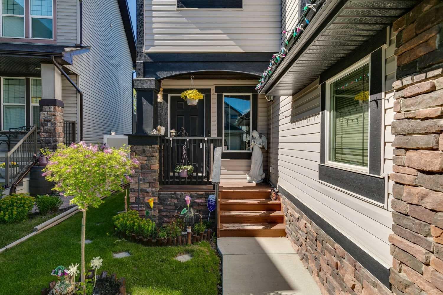 23 Kingston View SE — photo 3