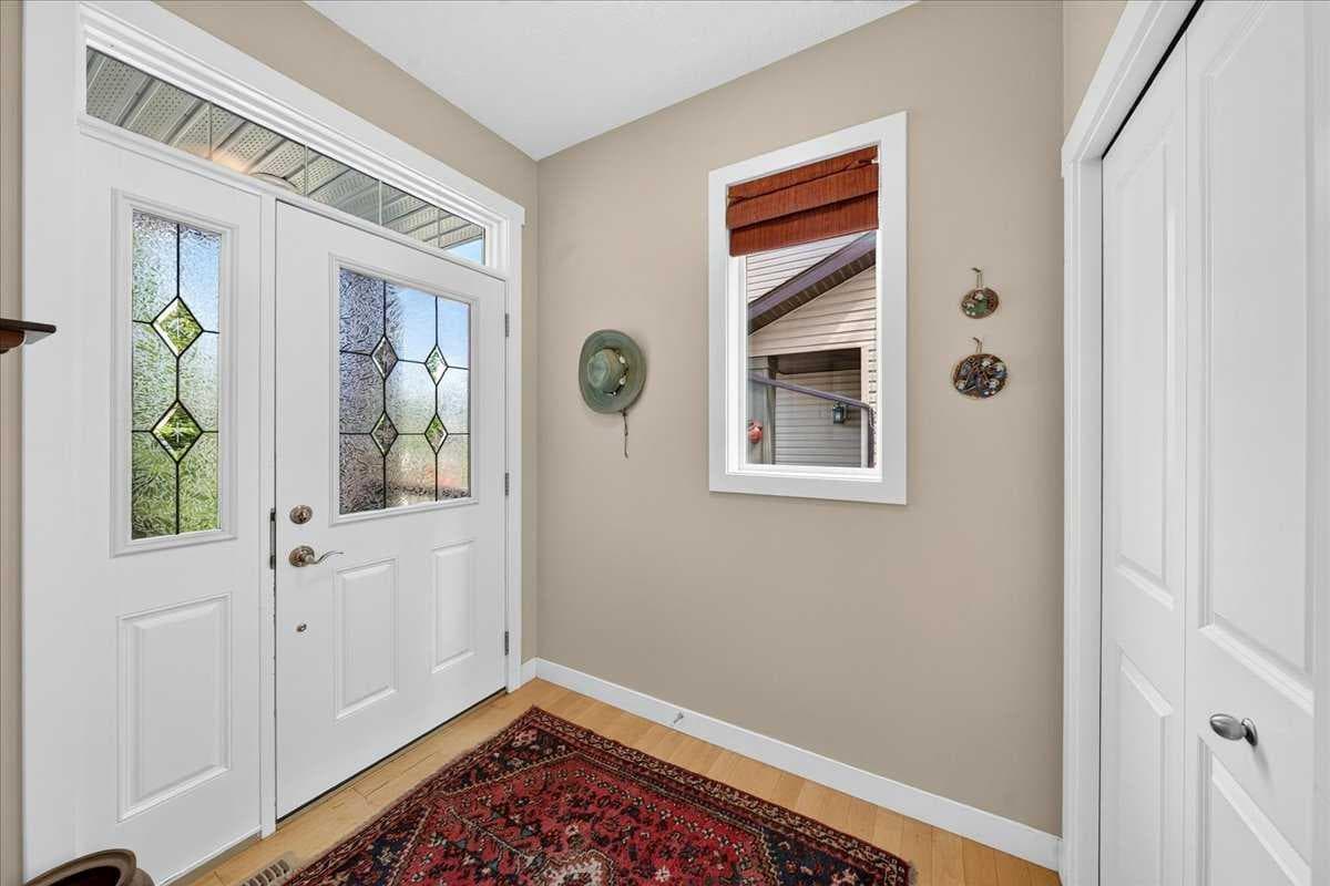 60 Sherwood Crescent NW — photo 5