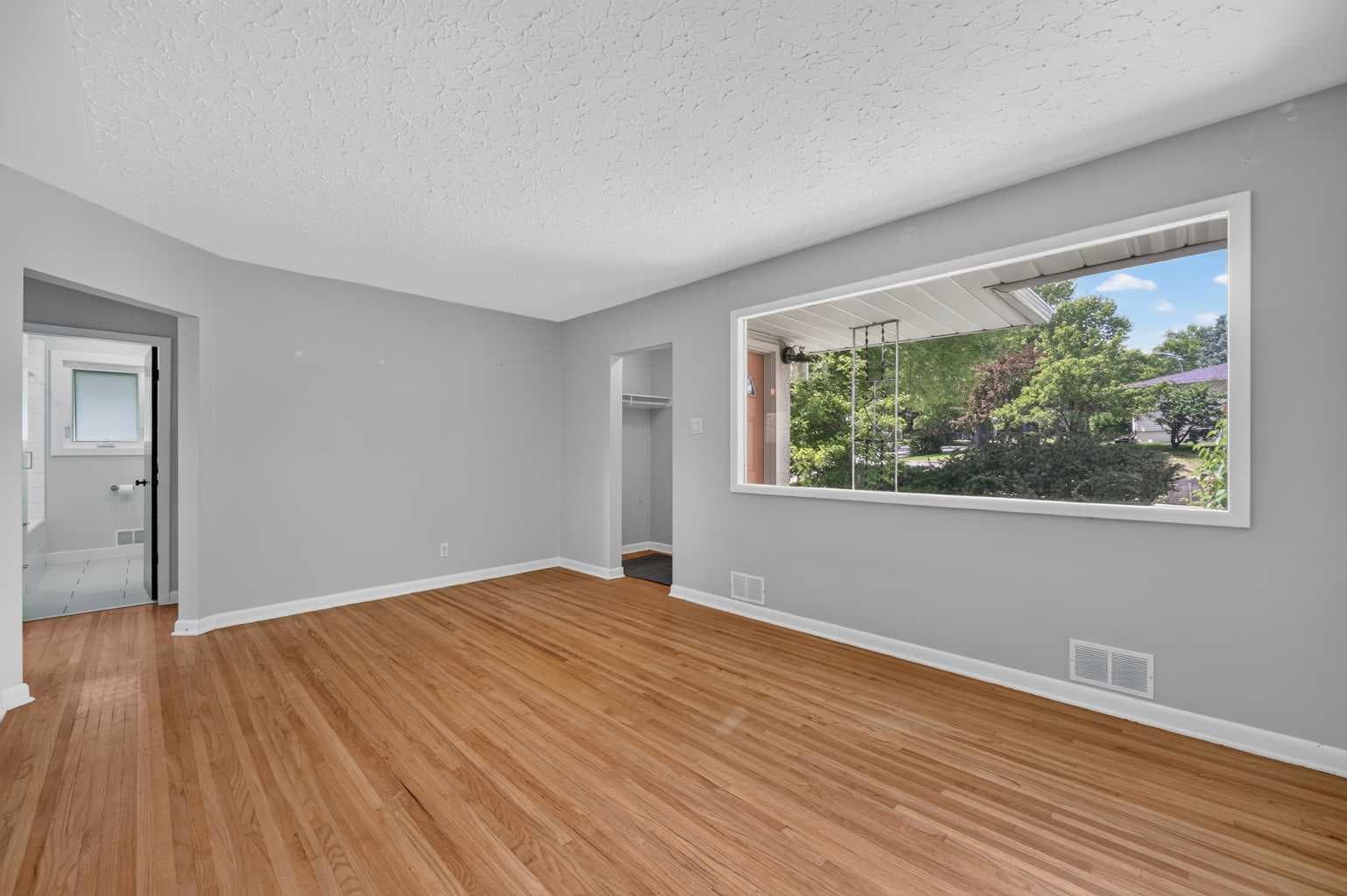 136 Hendon Drive NW — photo 3