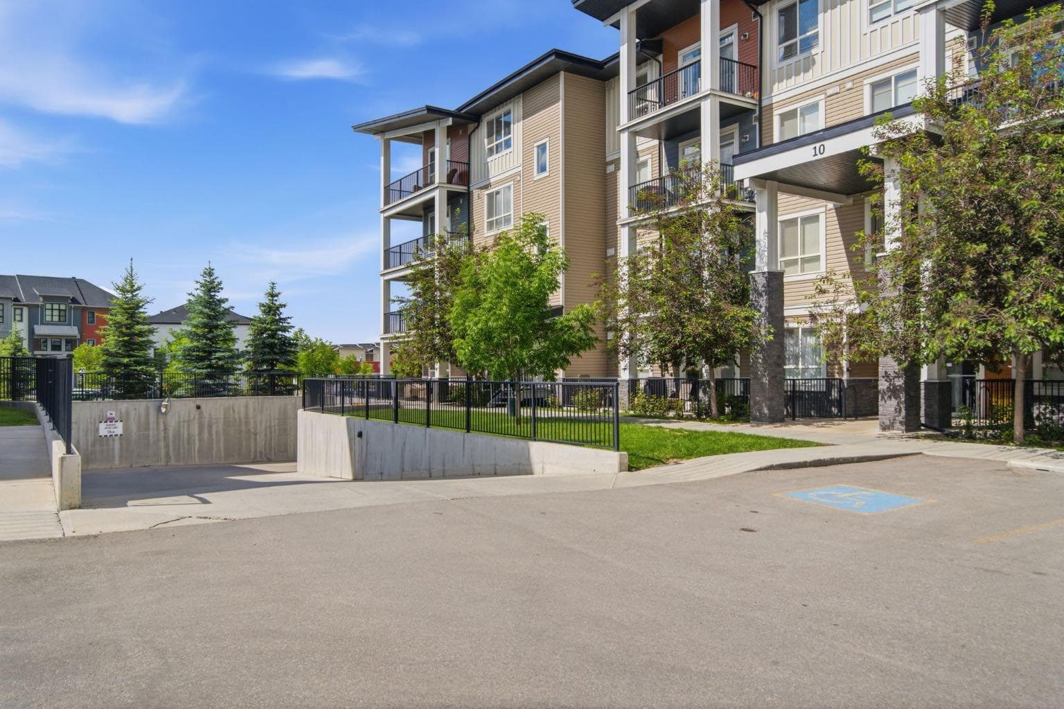 419, 10 Walgrove Walk SE — photo 3