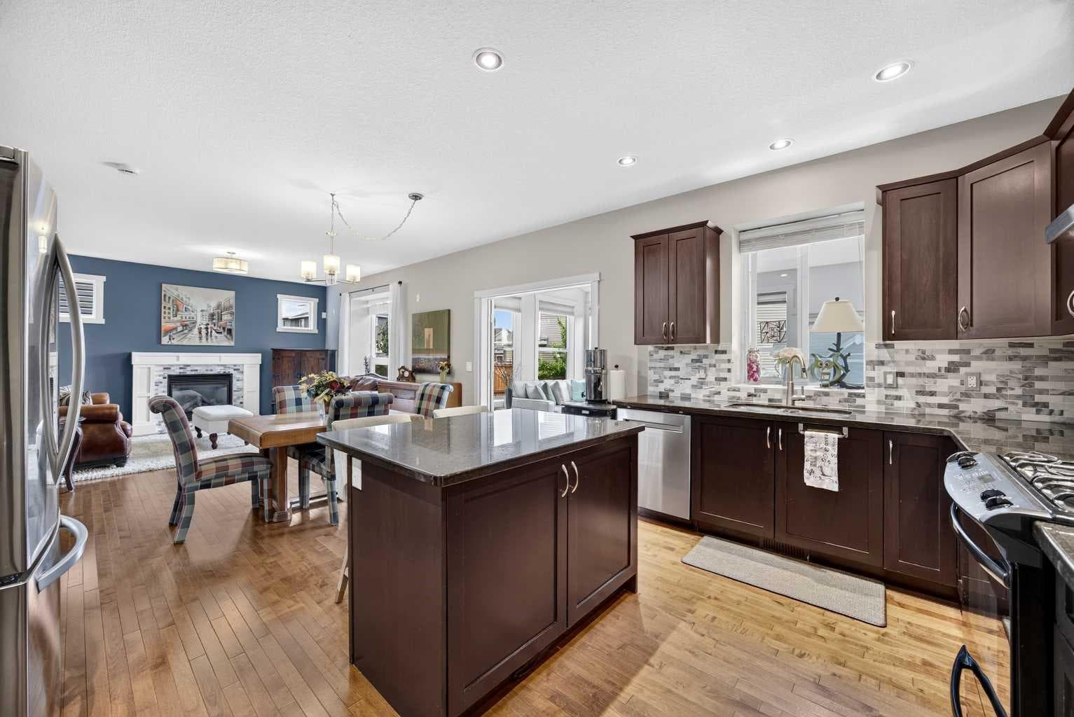 2029 Luxstone Boulevard SW — photo 3