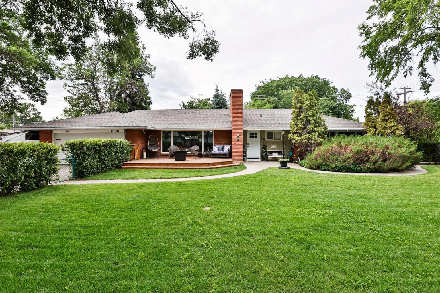 Detached in Agnes Davidson