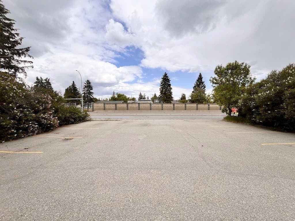 4131 Bow Trail SW — photo 4