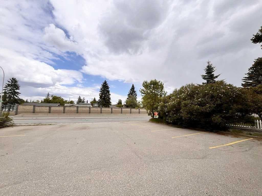 4131 Bow Trail SW — photo 5