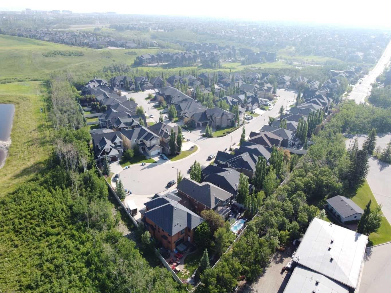 11 Aspen Cliff Place SW — photo 5