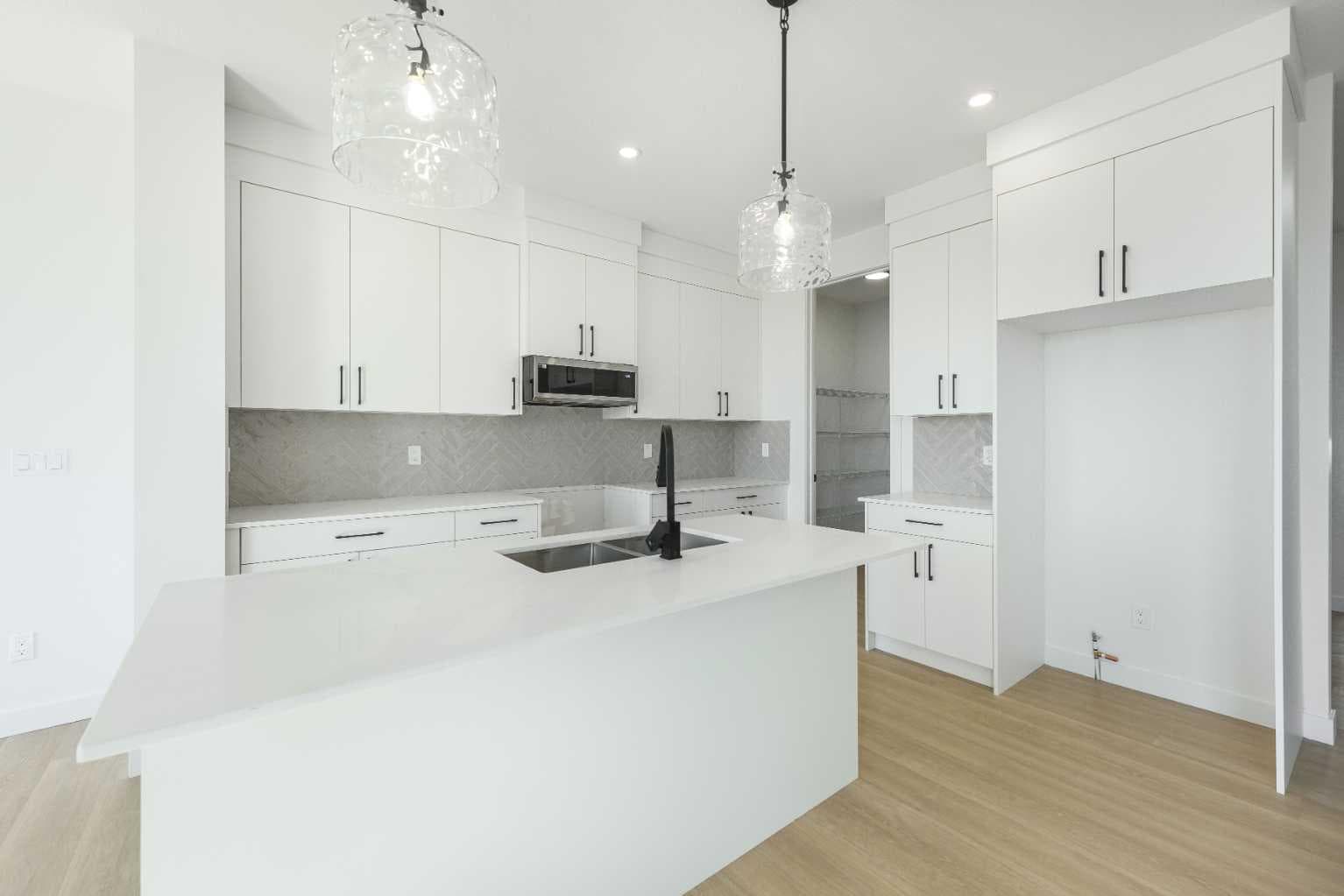 96 Heritage Manor — photo 2