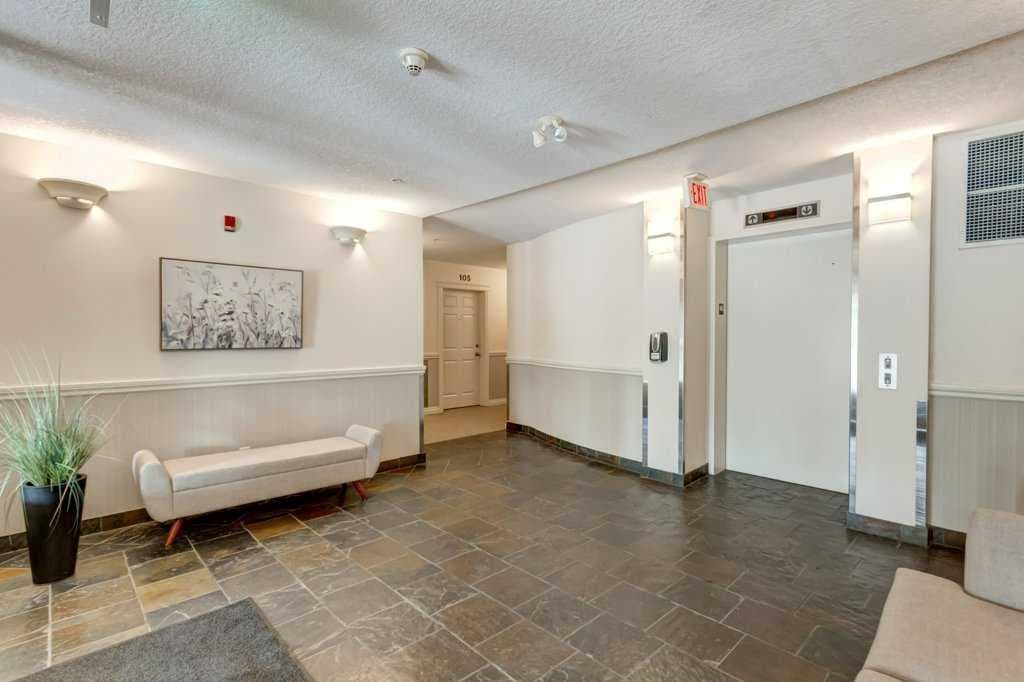 105, 2 Hemlock Crescent SW — photo 4