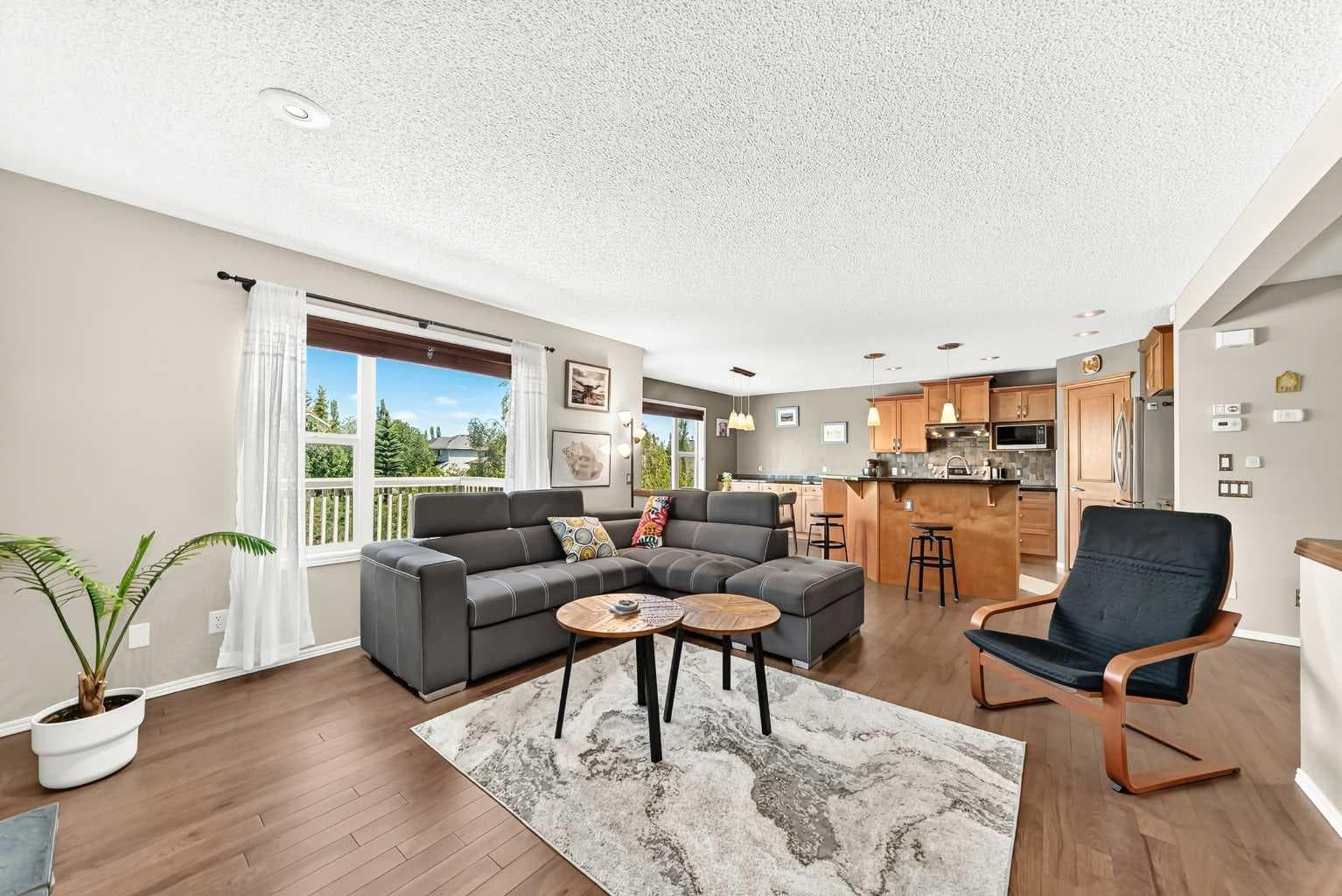 38 Royal Oak Grove NW — photo 5