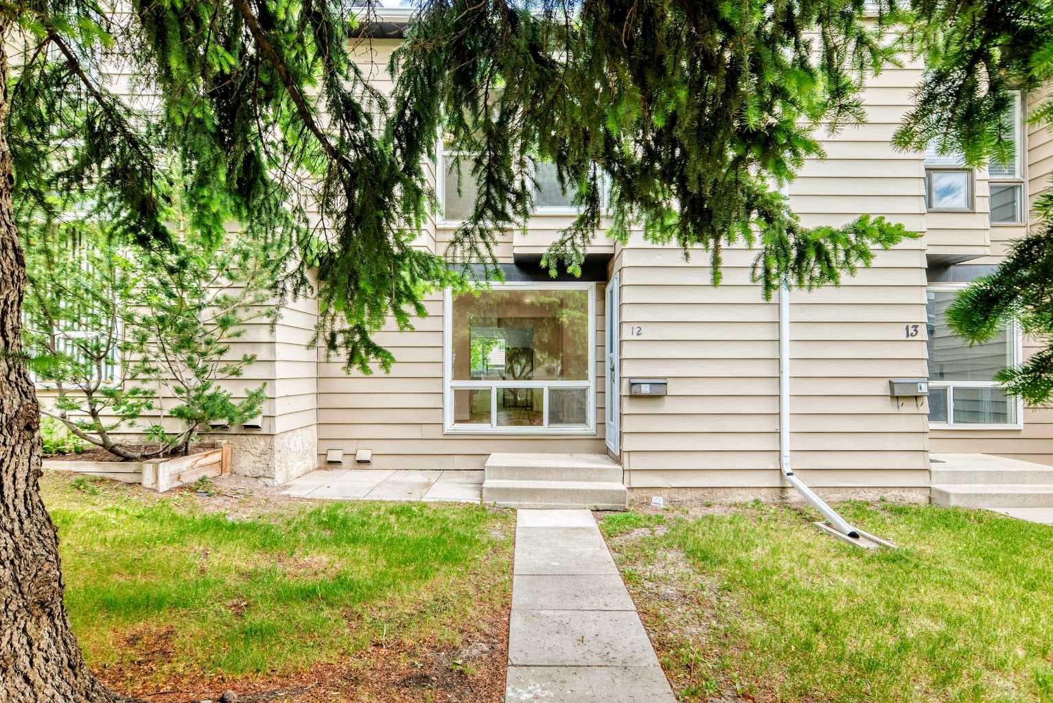 Row/Townhouse in Huntington Hills