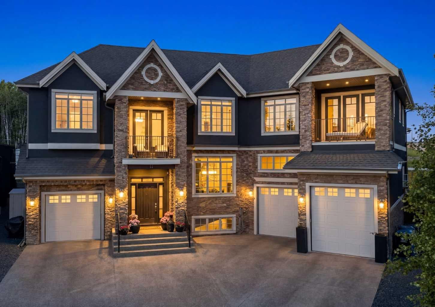 Detached in Springbank Hill