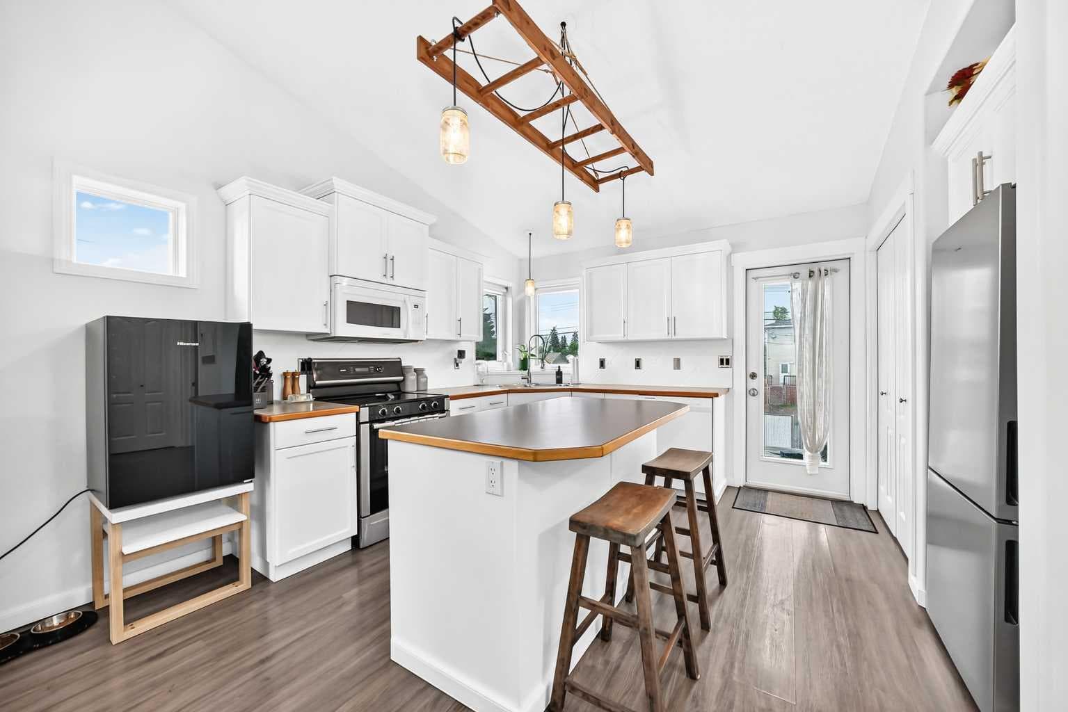 5138 51 Street — photo 5
