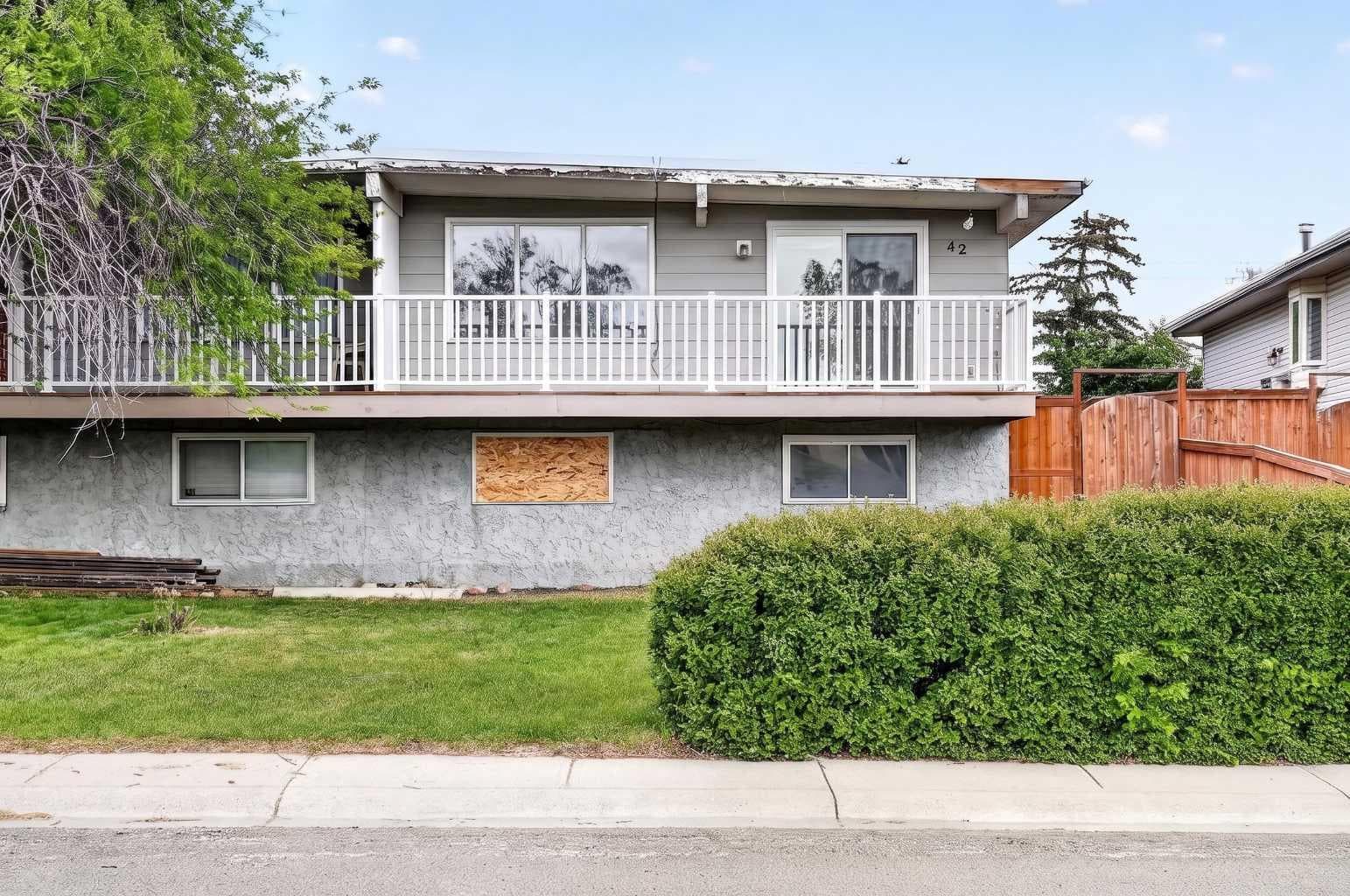 42 Huntford Close NE — photo 2