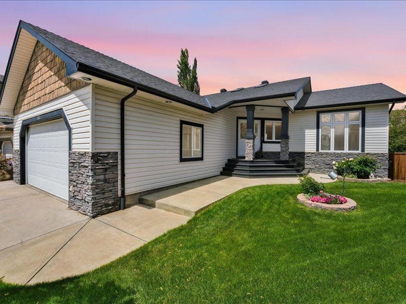 147 Cove Place — photo 1