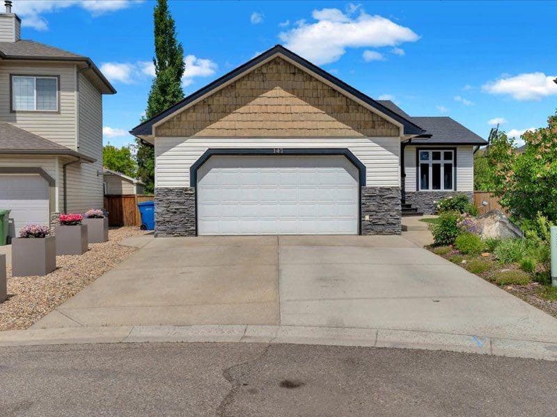 147 Cove Place — photo 2