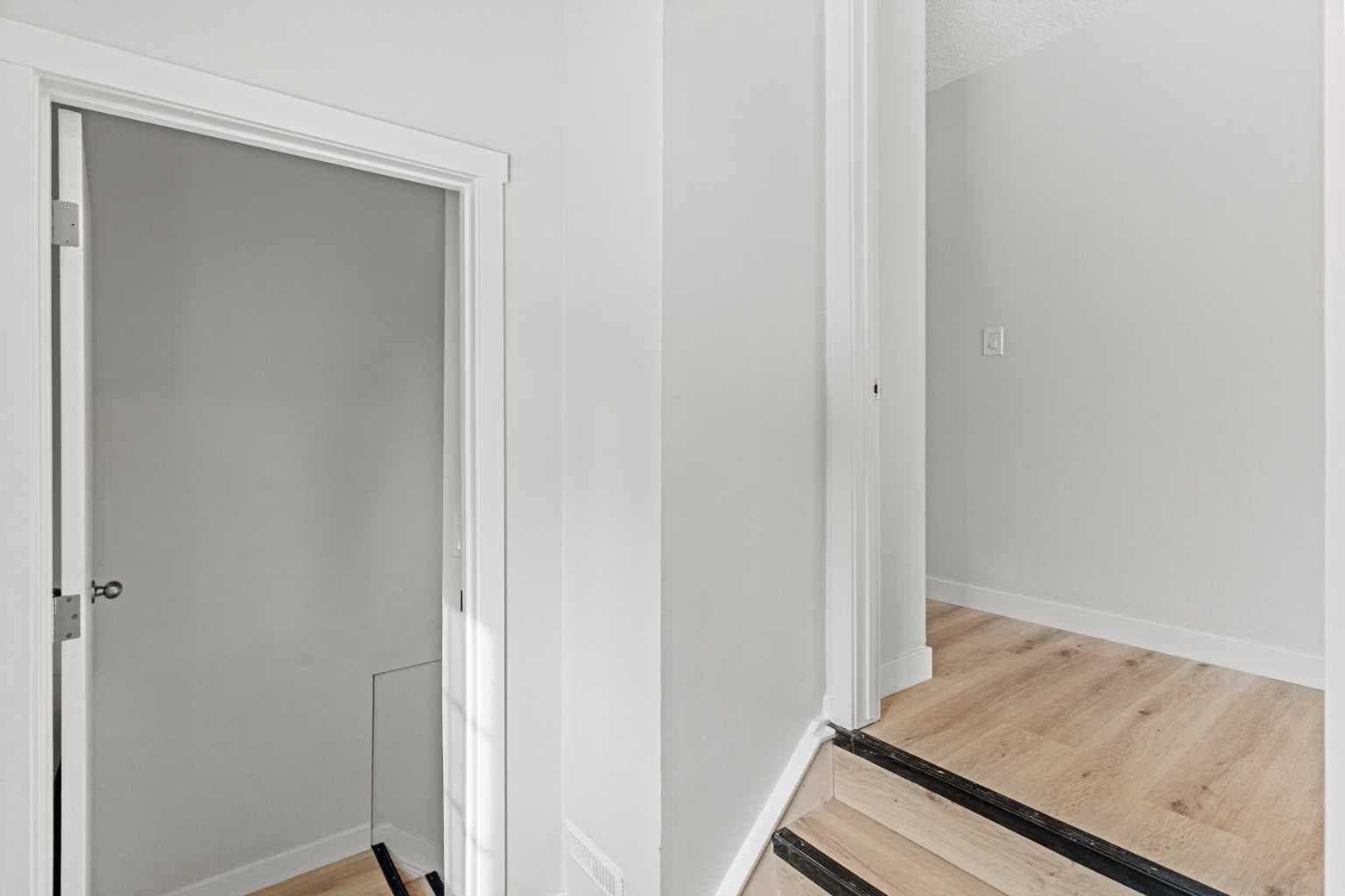 937 Marcombe Drive NE — photo 3