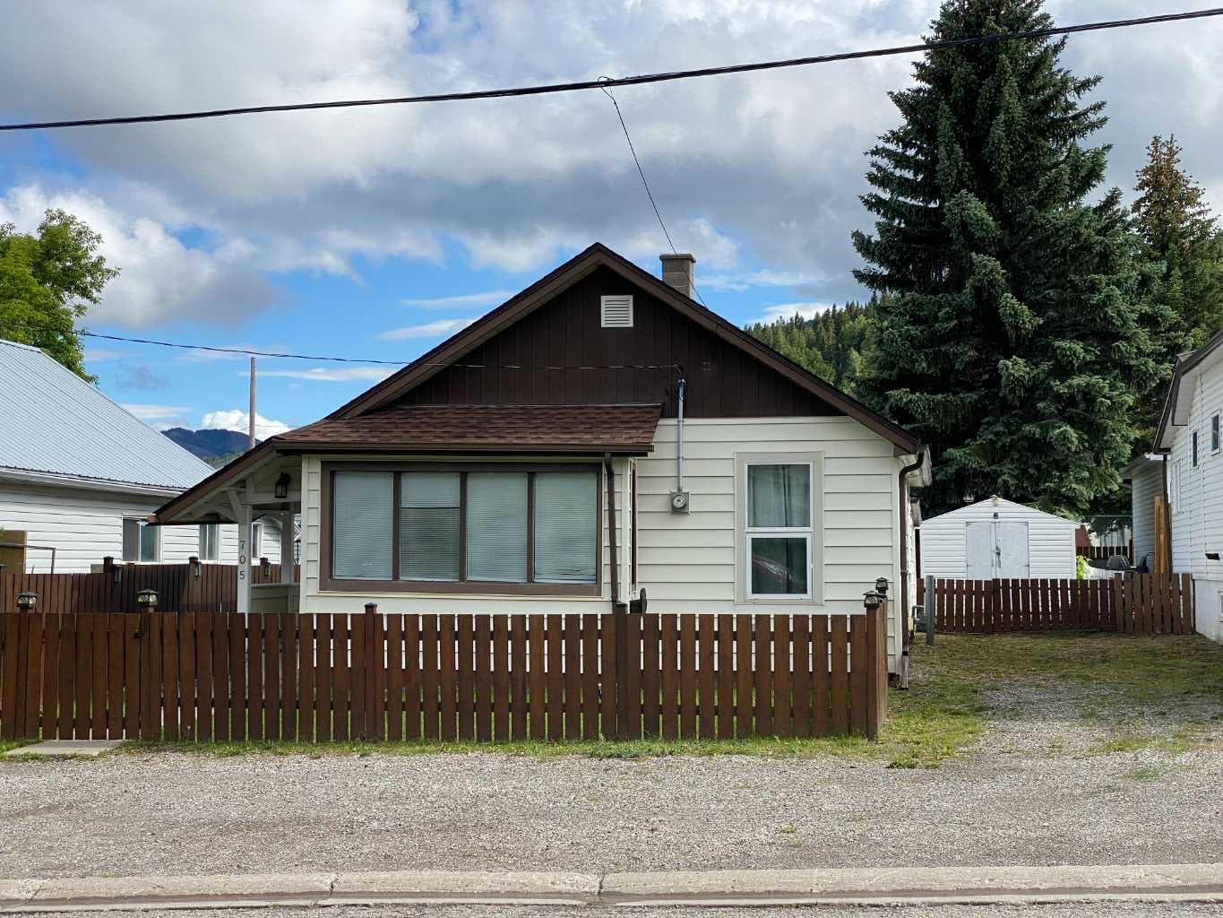 705 227 Street — photo 1
