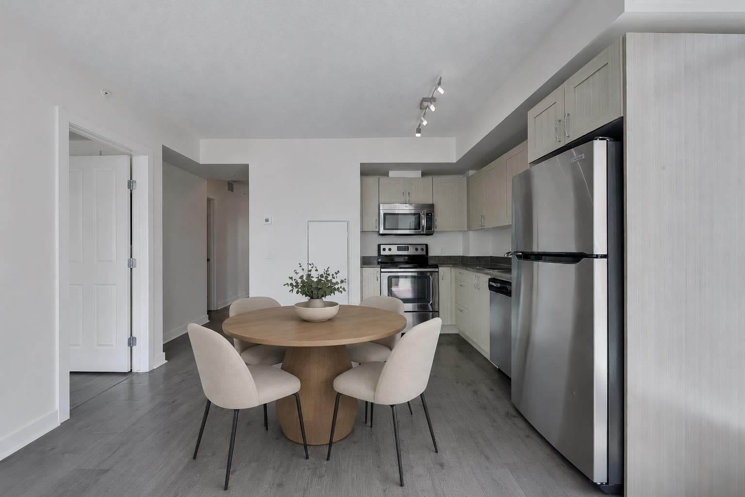 1207, 10 Brentwood Common NW — photo 5
