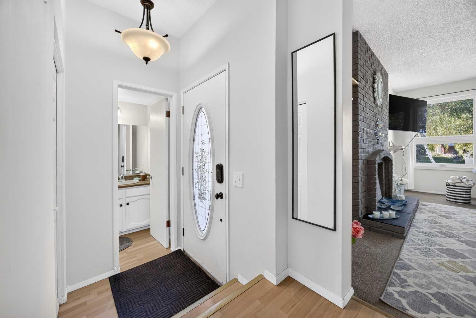 6417 26 Avenue NE — photo 3
