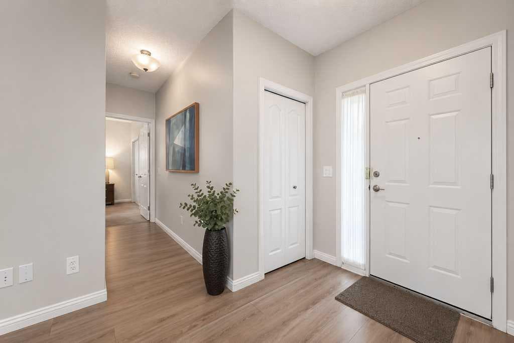 404, 1997 Sirocco Drive SW — photo 4