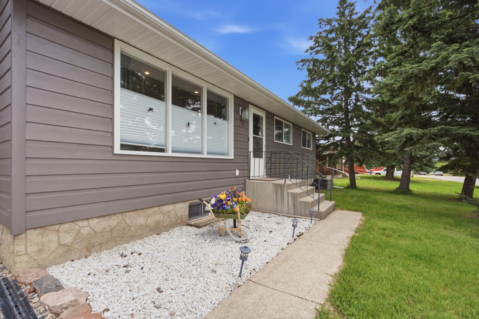 406 Edgar Avenue — photo 2
