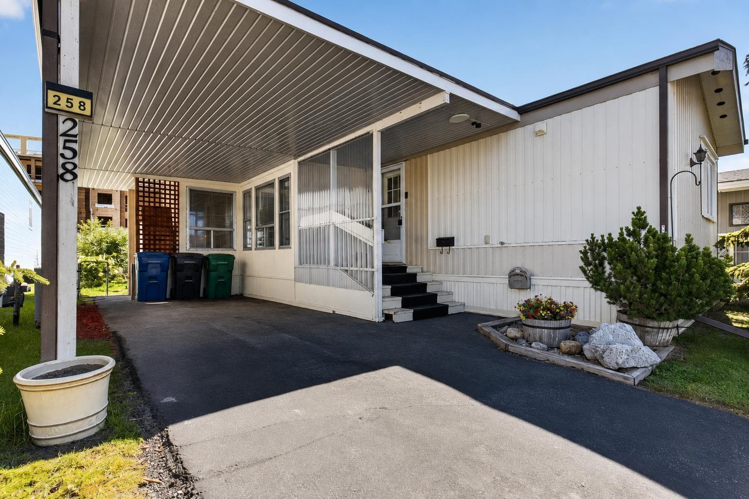 258, 99 Arbour Lake Road NW — photo 1