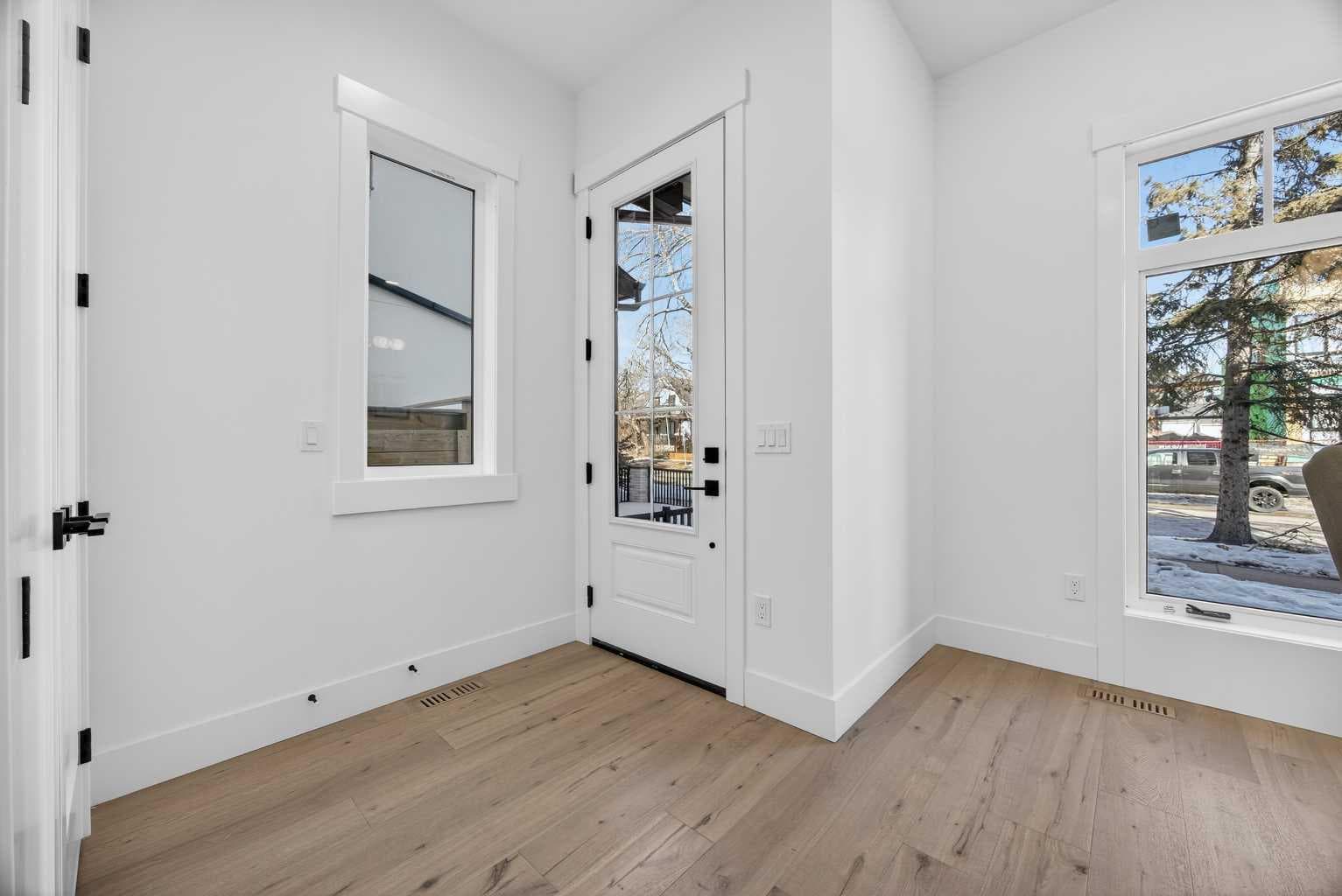 1011 18 Avenue NW — photo 3