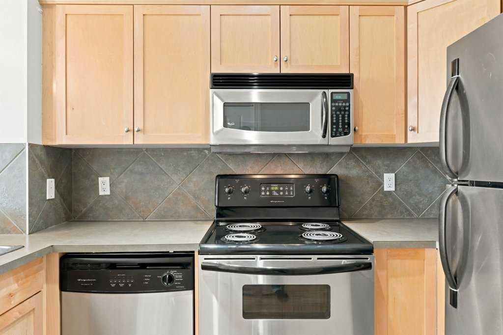 11, 133 Rockyledge View NW — photo 4