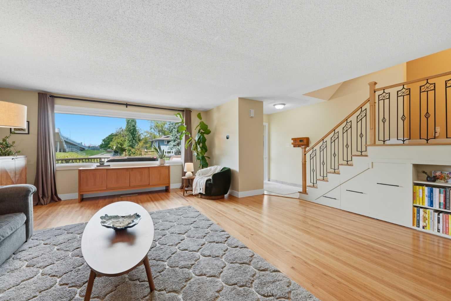 1439 90 Avenue SW — photo 4