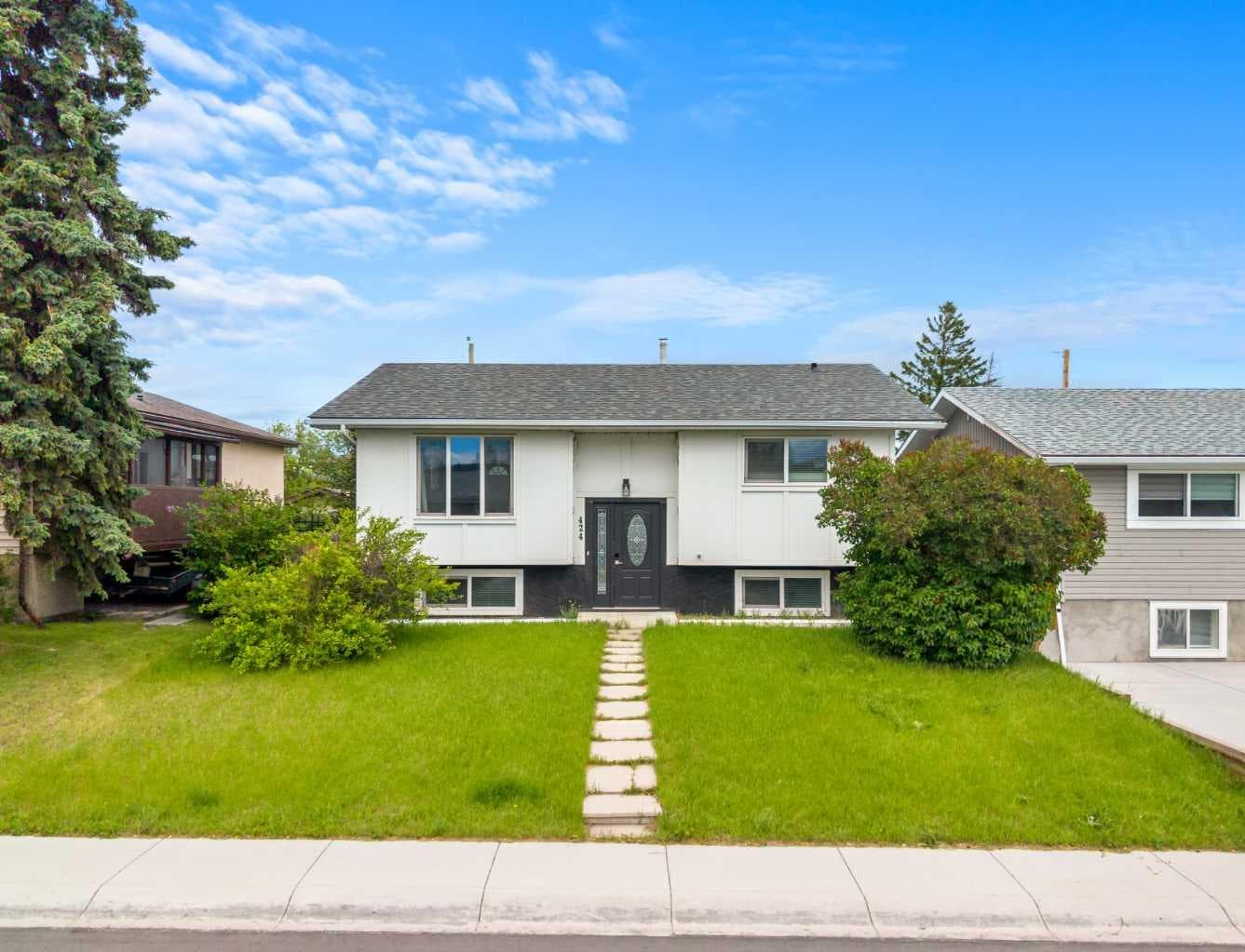 424 Penbrooke Crescent SE — photo 1