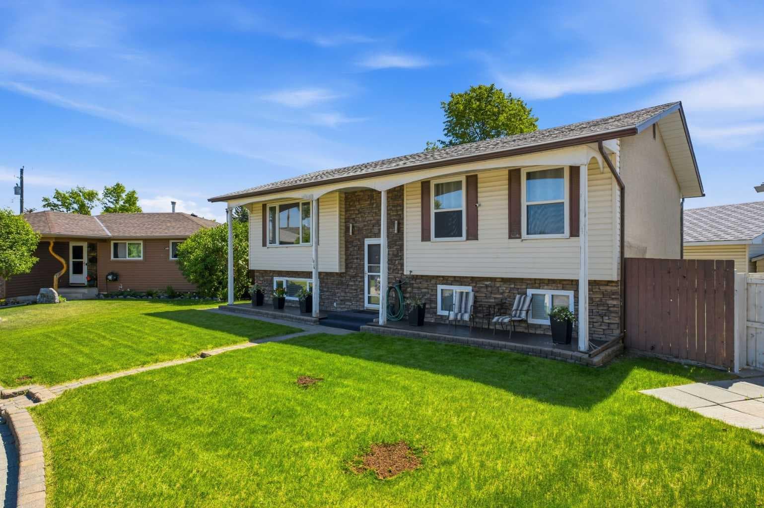 1016 Pensdale Crescent SE — photo 3