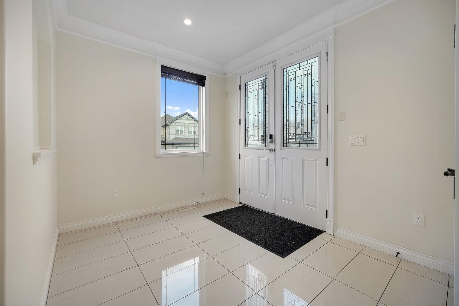 40 Baywater Court SW — photo 2