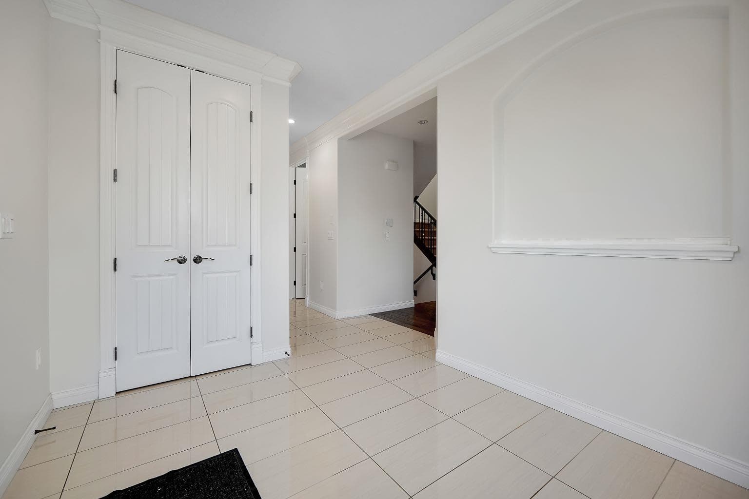 40 Baywater Court SW — photo 3
