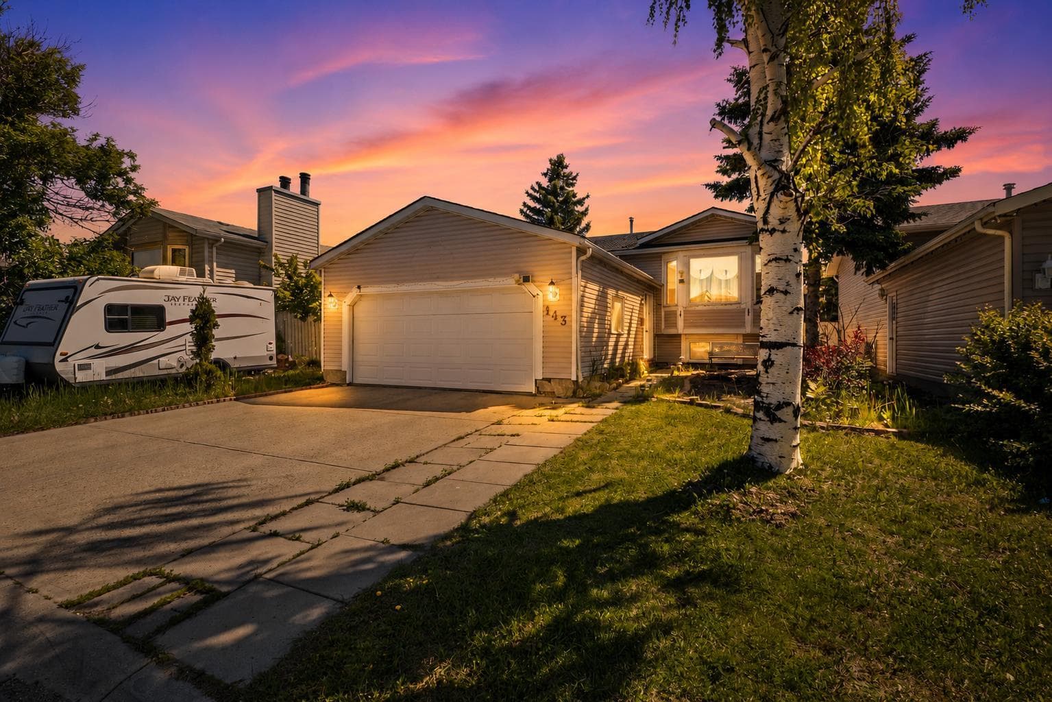 143 Castlebrook Rise NE — photo 1