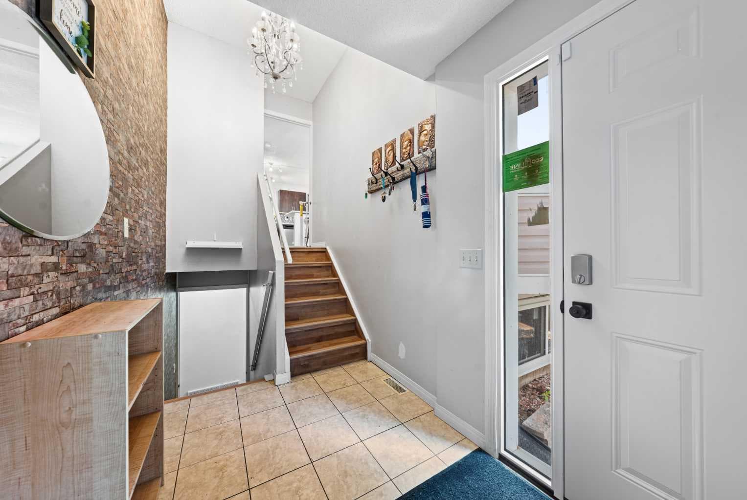 143 Castlebrook Rise NE — photo 4